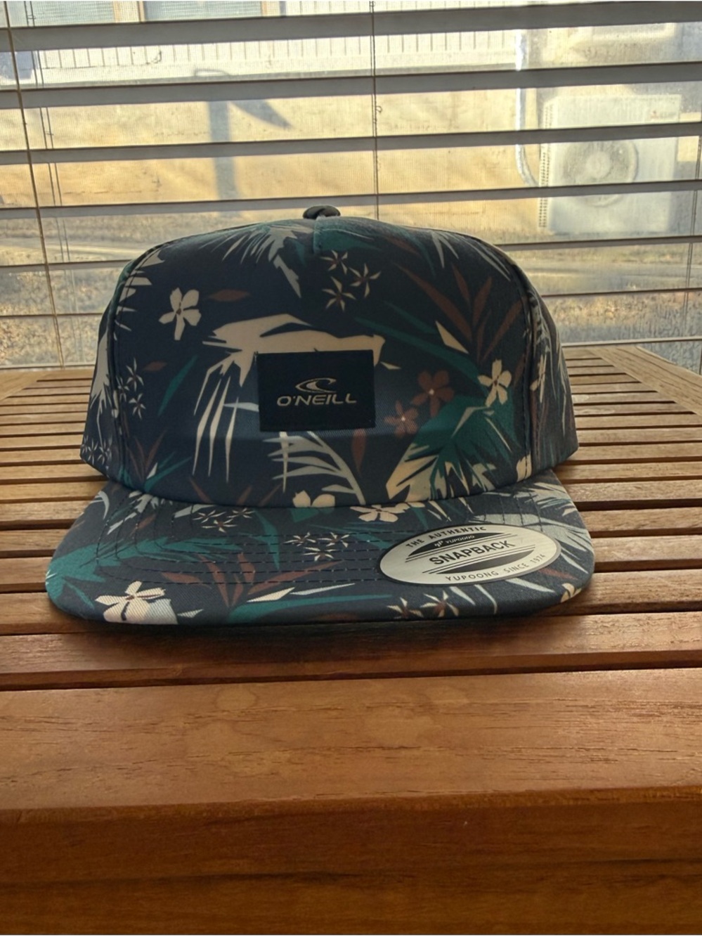 NWOT O'Neill Tropical SnapBack